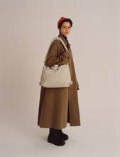 Load image into Gallery viewer, Bolsa blanda Ona: Azul algodón + Raya marrón