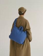 Load image into Gallery viewer, Bolsa blanda Ona: Algodón a rayas rojas