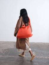 Cargar imagen en el visor de la galería, Bolsa blanda Ona grande: Coral