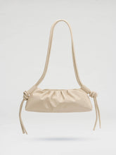 Load image into Gallery viewer, Bolso Dumpling de cuero vegano con doble asa ajustable: Piedra
