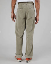 Load image into Gallery viewer, Pantalón de Pana con Pinzas - Pale Green