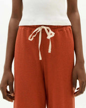 Load image into Gallery viewer, Pantalon rojo Trash Eri