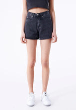 Cargar imagen en el visor de la galería, Nora Shorts - Retro Black