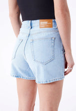 Cargar imagen en el visor de la galería, Nora Shorts - Stream Light Used