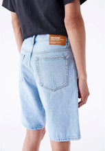 Cargar imagen en el visor de la galería, Dash Shorts - Stream Light Worn