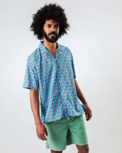 Cargar imagen en el visor de la galería, Camisa Aloha Water Gun Azul
