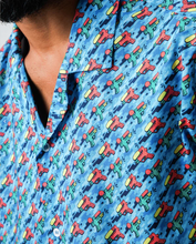 Cargar imagen en el visor de la galería, Camisa Aloha Water Gun Azul