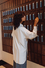 Cargar imagen en el visor de la galería, CAMISA LARGA POPELÍN