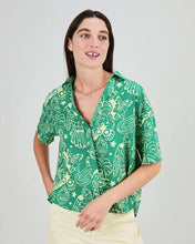 Load image into Gallery viewer, Blusa Corta Asis Percales