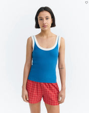 Cargar imagen en el visor de la galería, Top rib azul contraste blanco Julia