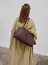 Load image into Gallery viewer, Bolso Brooklyn cuero vegano premium: Chocolate