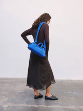 Load image into Gallery viewer, Bolso Baguette Ona: Azul cobalto