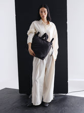 Cargar imagen en el visor de la galería, Bolsa blanda Ona: Vichy negro