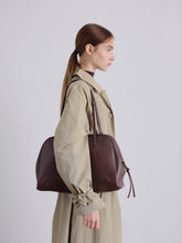 Load image into Gallery viewer, Bolso Brooklyn cuero vegano premium: Chocolate