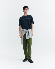 Load image into Gallery viewer, Pantalón recto verde Travel light