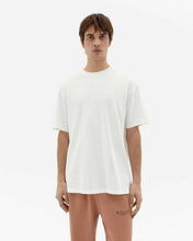 Load image into Gallery viewer, Camiseta blanca Cutre Heart Aaron
