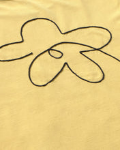 Cargar imagen en el visor de la galería, Camiseta amarilla bordada a mano flower Aaron