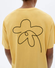 Cargar imagen en el visor de la galería, Camiseta amarilla bordada a mano flower Aaron
