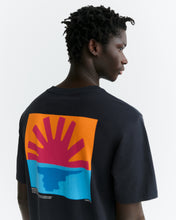 Load image into Gallery viewer, Camiseta Mediterranean Sunrise Navy Zach