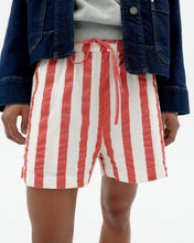 Cargar imagen en el visor de la galería, Shorts Rayas Rojas Geranio