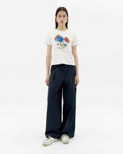 Load image into Gallery viewer, Camiseta blanca blurry flower Ida