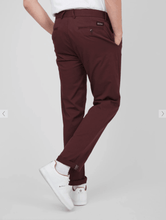 Load image into Gallery viewer, SIG Slim Stretch Chino Pant  - BORDEAUX - lacontra
