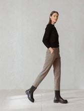 Load image into Gallery viewer, PANTALÓN CHINO CUADROS - lacontra