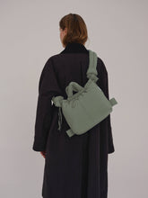 Cargar imagen en el visor de la galería, Bolsa blanda compacta Ona: Sage
