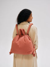 Cargar imagen en el visor de la galería, Bolsa blanda Ona: Azul algodón + Raya marrón
