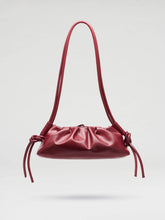 Load image into Gallery viewer, Bolso Dumpling de cuero vegano con doble asa ajustable: Salvia
