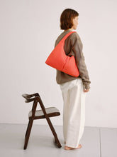 Load image into Gallery viewer, Bolso Nico: Rojo cereza
