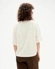 Cargar imagen en el visor de la galería, Gallina Lucia T-Shirt
