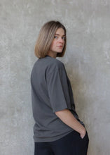 Cargar imagen en el visor de la galería, Camiseta oversize lava grey algodón orgánico
