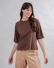Load image into Gallery viewer, Camiseta Bombon Label Squared Marrón
