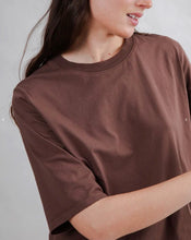 Load image into Gallery viewer, Camiseta Bombon Label Squared Marrón
