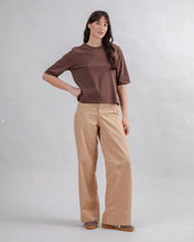 Load image into Gallery viewer, Camiseta Bombon Label Squared Marrón
