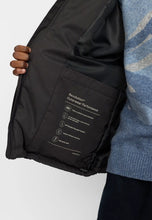 Cargar imagen en el visor de la galería, Padded City Jacket / 7878 - Black
