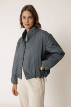 Load image into Gallery viewer, ABRIGO ACOLCHADO SNAP
