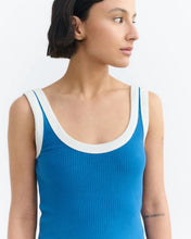 Cargar imagen en el visor de la galería, Top rib azul contraste blanco Julia

