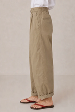 Cargar imagen en el visor de la galería, PANTALÓN CARROT POPELÍN
