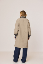 Load image into Gallery viewer, GABARDINA ACOLCHADA REVERSIBLE
