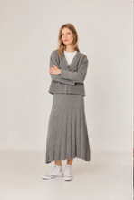 Cargar imagen en el visor de la galería, FALDA MIDI CANALÉ CON CASHMERE
