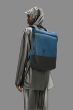 Cargar imagen en el visor de la galería, Trail Rolltop Backpack - Pulse
