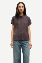 Cargar imagen en el visor de la galería, Majan ss shirt 9942 - Black Coffee
