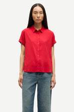 Cargar imagen en el visor de la galería, Majan ss shirt 9942 - Haute Red
