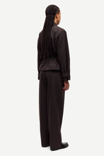 Cargar imagen en el visor de la galería, SAAGNETA TROUSERS - BLACK COFFEE
