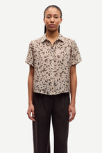 Cargar imagen en el visor de la galería, Saminna SS Shirt - Stones Aluminum
