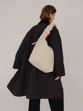 Cargar imagen en el visor de la galería, Bolso Luca: Blanquecino + Óxido
