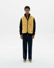 Load image into Gallery viewer, Chaleco borreguito amarillo Craig
