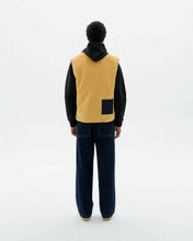 Load image into Gallery viewer, Chaleco borreguito amarillo Craig
